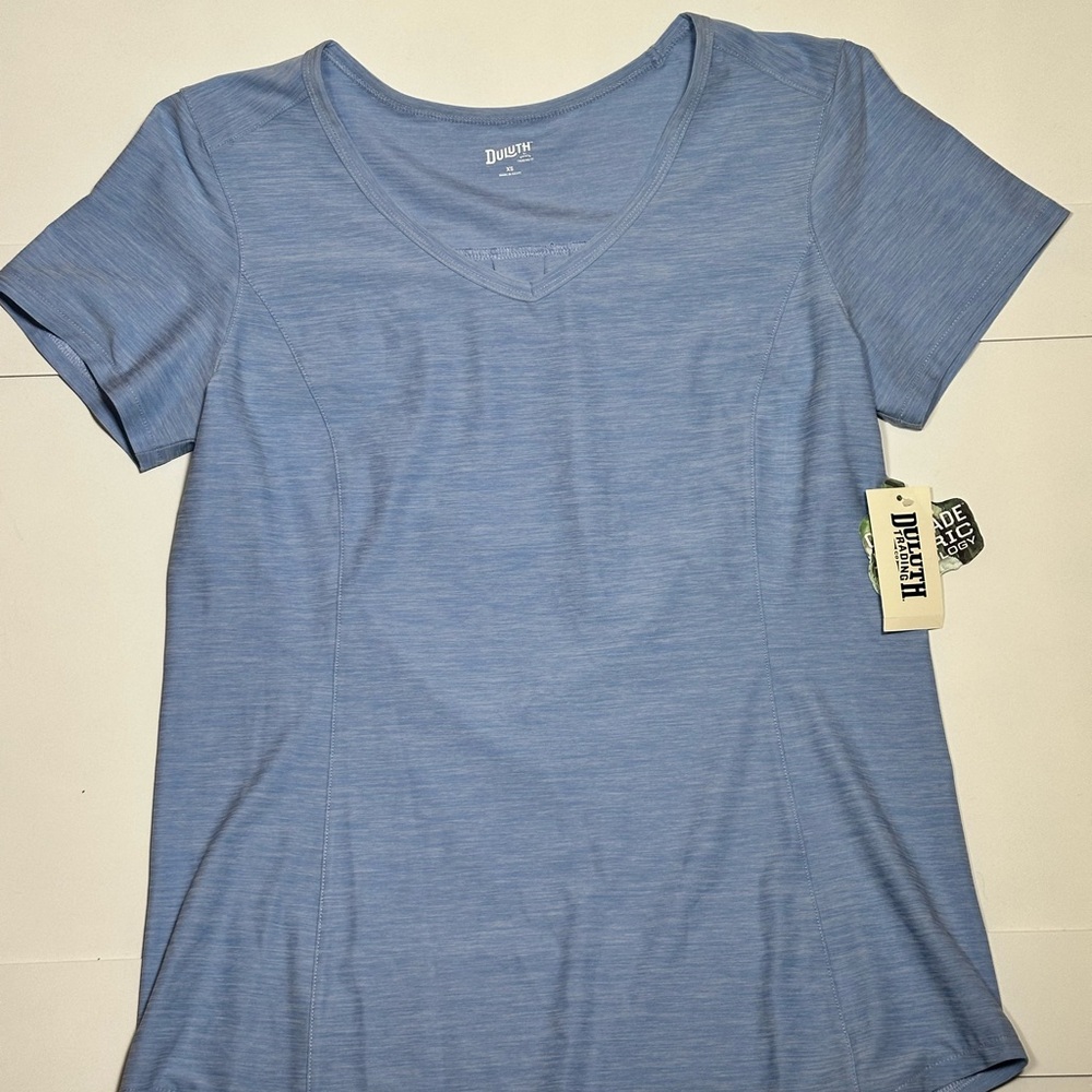 NWT Duluth Trading Co Women’s Light Blue Short Sleeve V-Neck Active Tee Size XS - Picture 2 of 8